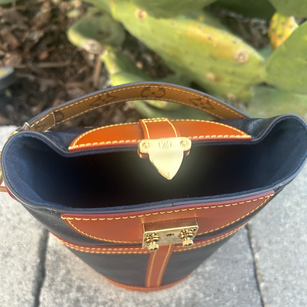 Louis Vuitton Duffel Bag - Picture 8 of 11